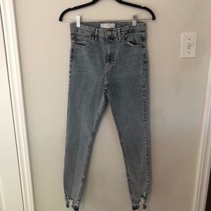 TOPSHOP JEANS WITH RIPS ON THE BOTTOM